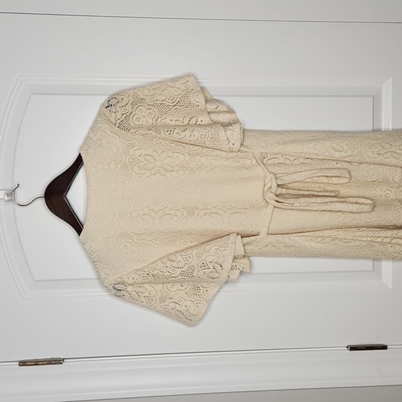 Tulle Anthropologie Cream Lace Shift Dress - Picture 7 of 9
